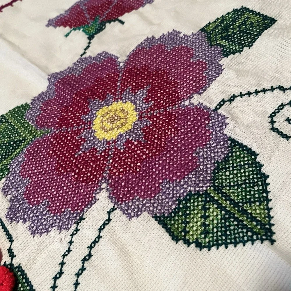 VTG  Needlepoint Tea Towels Set Of 2 Crochet‎ Trim Farmhouse Chic Handmade Decor